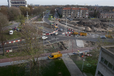 818257 Gezicht op het Salvador Allendeplein te Utrecht, vanaf het kantoorgebouw van de Belastingdienst (Gerbrandystraat ...